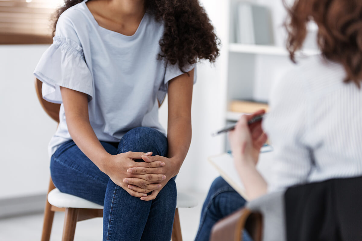 patient listening to therapist explain signs of addiction
