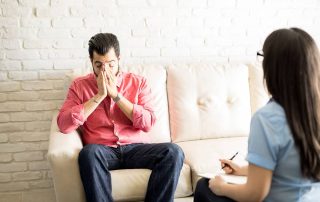 man talking with therapist about oxycodone abuse